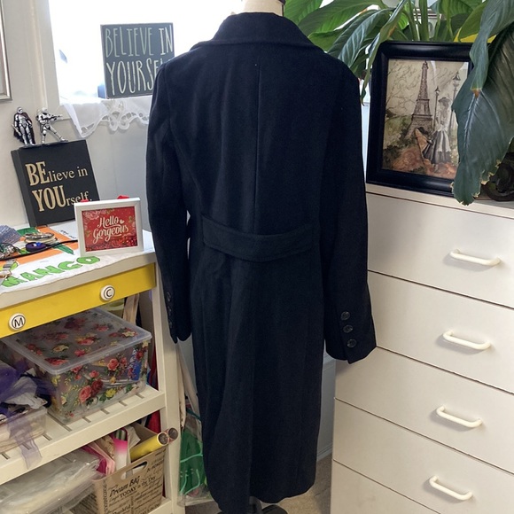 BCBG MaxAzria | long coat with 3 branded button closure. Two front flap pockets. - Picture 6 of 8